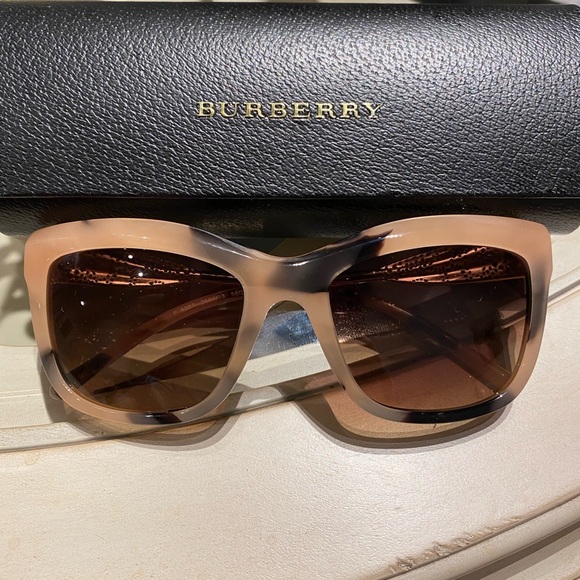 Burberry Accessories - Gorgeous Burberry Brown Horn Sunglasses